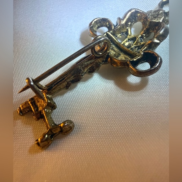 Skeleton Key Victorian style Brooch - Picture 2 of 11